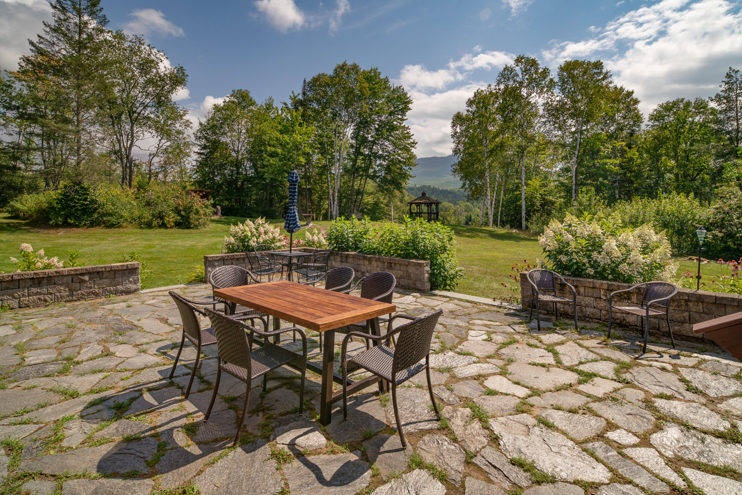 Outdoor dinning